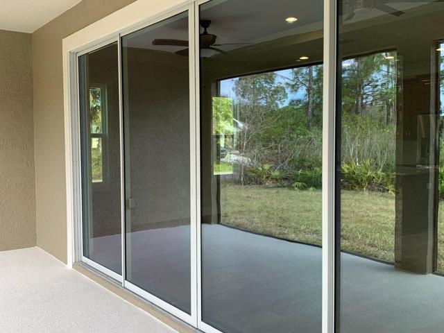 Sliders Livingroom to Lanai