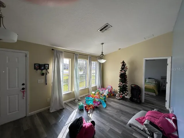 Spacious front room - natural light