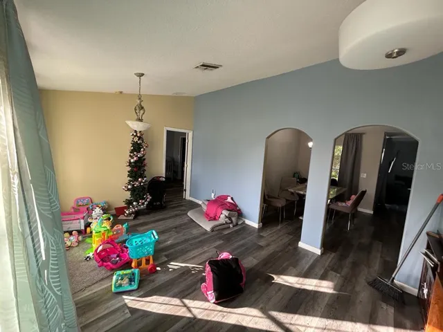 Spacious front room - natural light