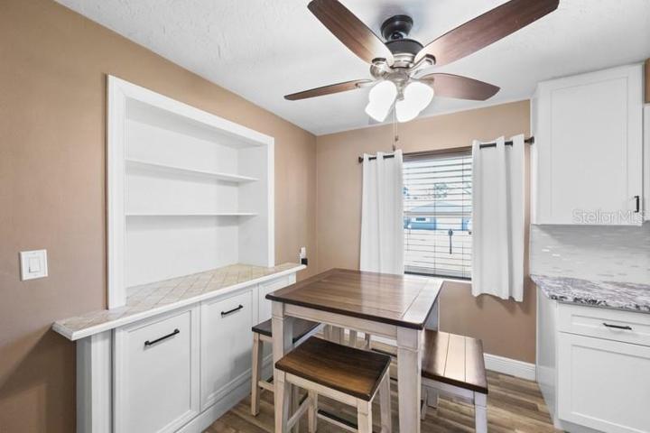 KITCHEN WITH WINDOW LOOKING OUT TO FRONT YARD