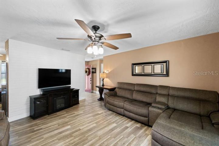 LIVING/FAMILY ROOM