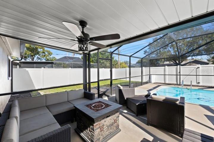 SEATING AREA ON LANAI