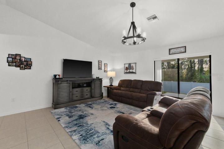 Spacious great room with 16
