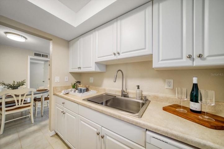 Large tub sink with drying rack, dishwasher and disposal!
