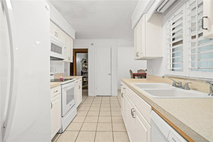 Access to the kitchen from both sides of the house.