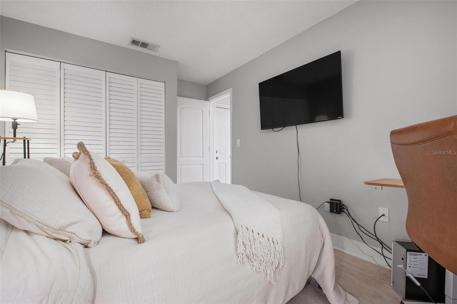 Guest bedroom