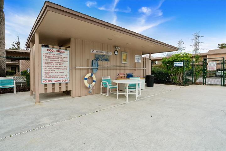Pool house with bathrooms