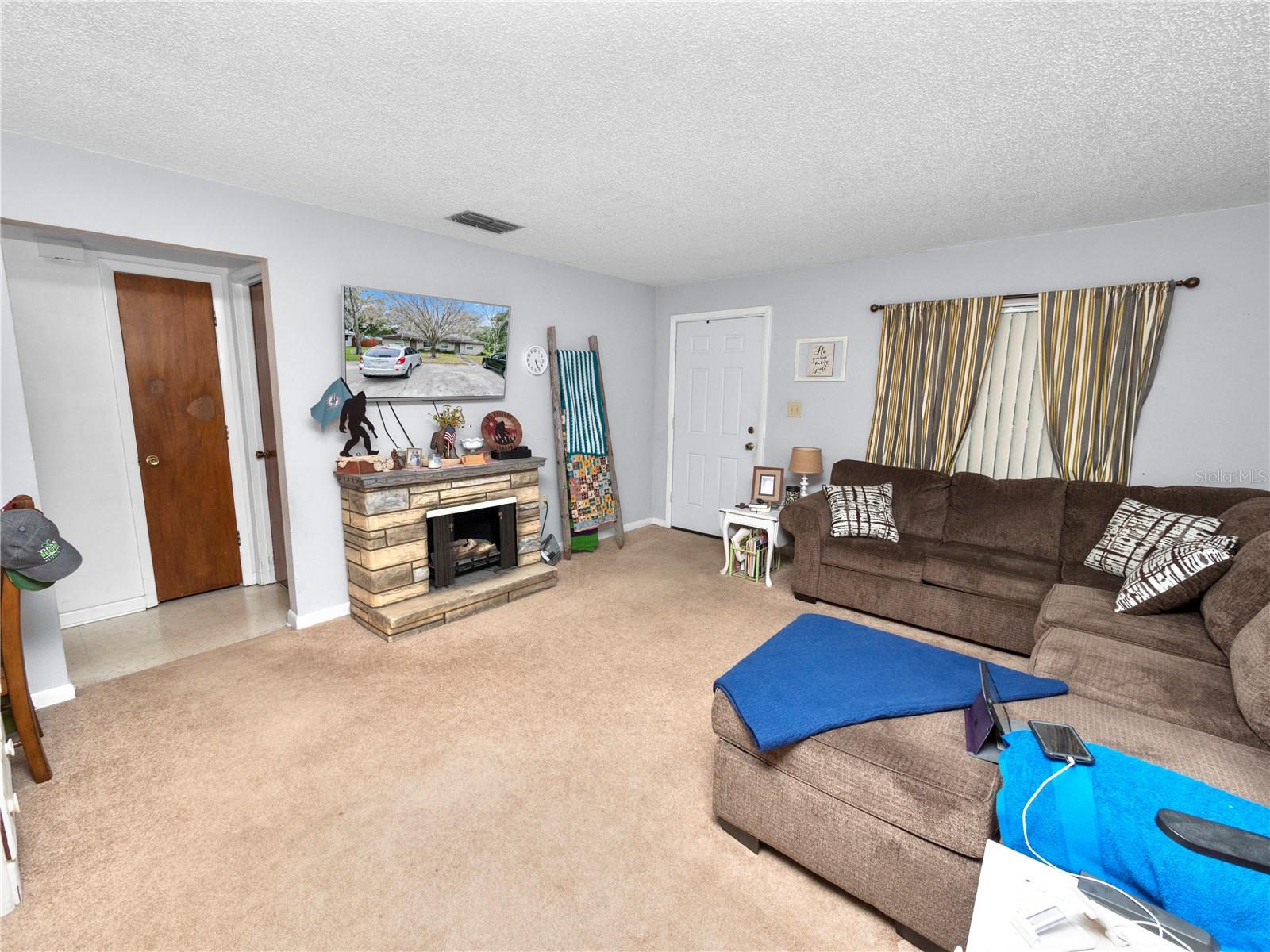 1025 Living