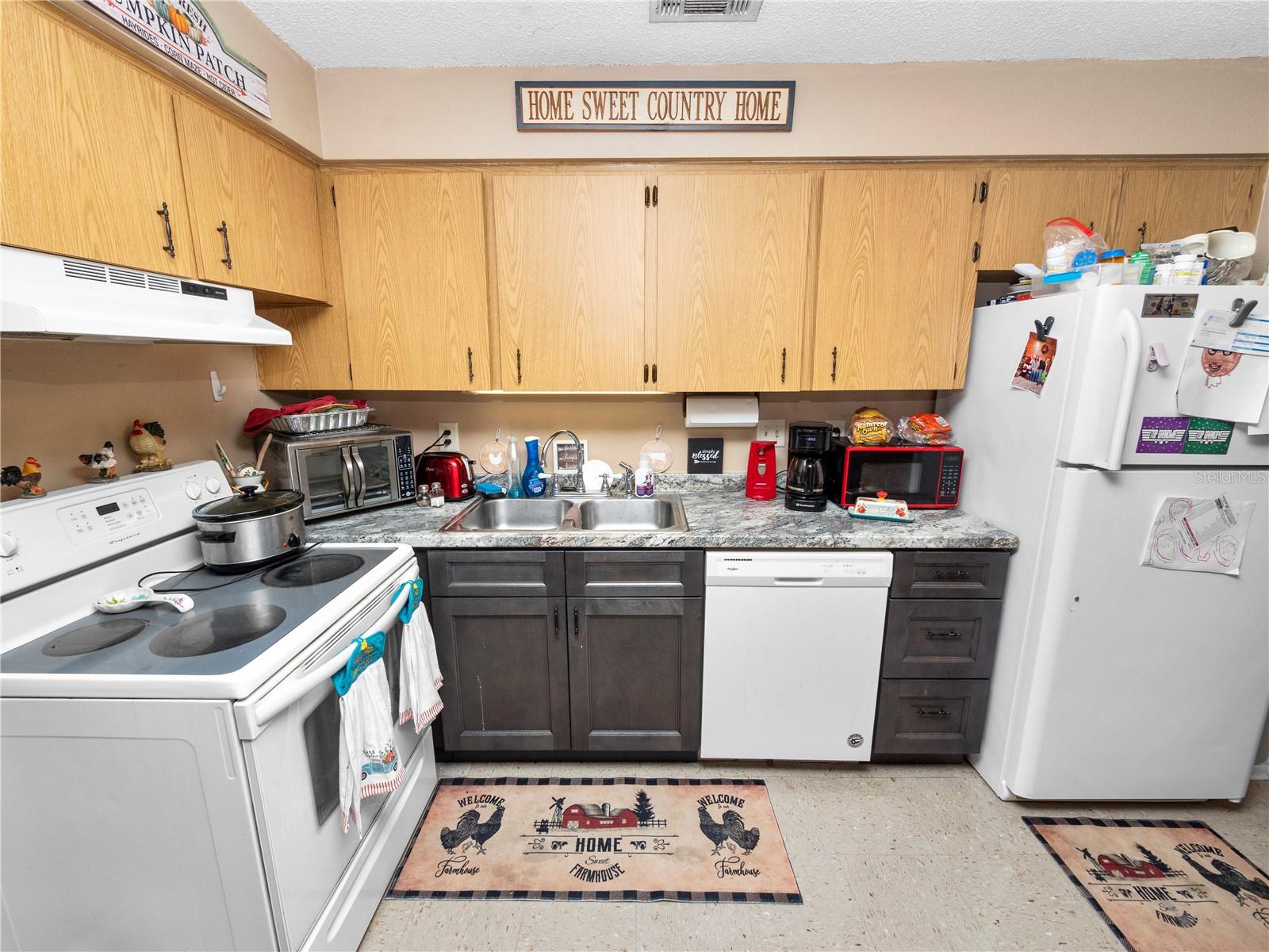 1035 Kitchen