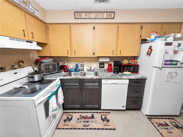 1035 Kitchen