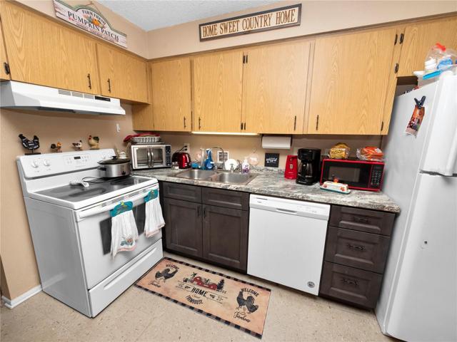 1035 Kitchen