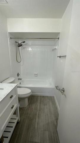 Bathtub-Bathroom 2