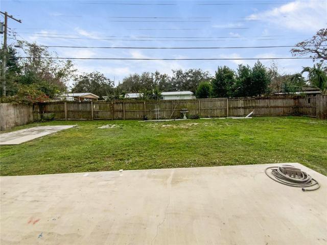 Outdoor - Large Backyard