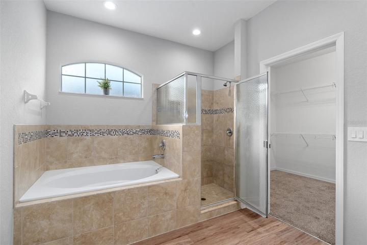 En-suite owners bath with tiled shower and bathtub