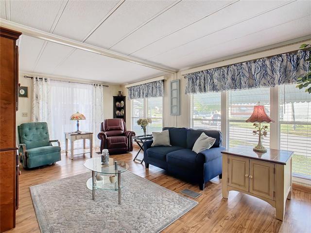 Spacious living room
