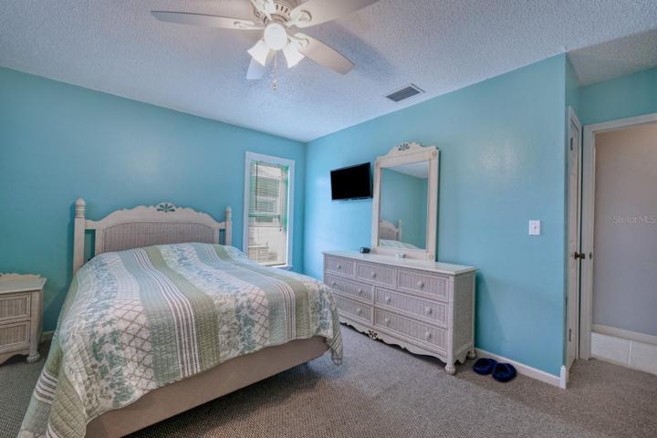 Master Bedroom toward Side