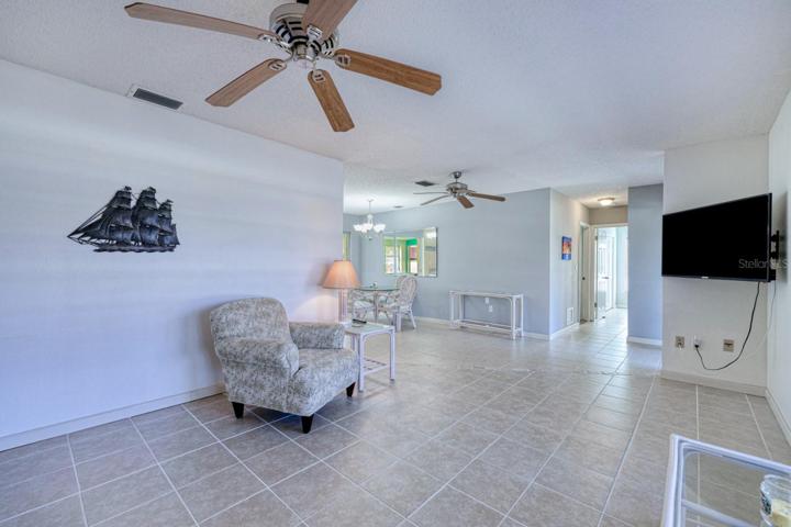 Living Room toward Left