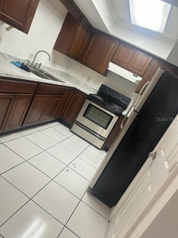Unit 1: 2/1 Kitchen.