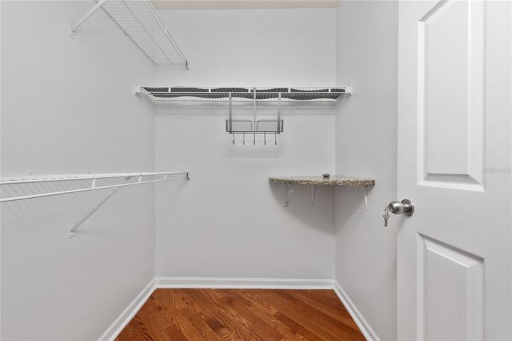 Walking Closet Bedroom 3