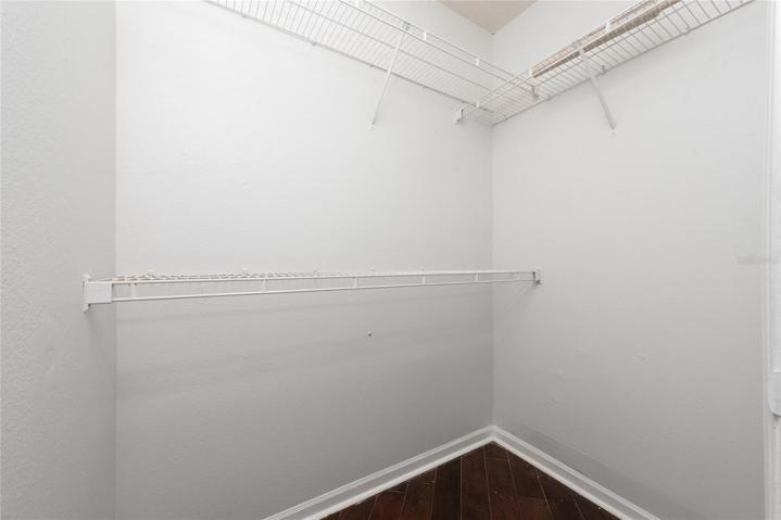 Walking Closet Master Bedroom