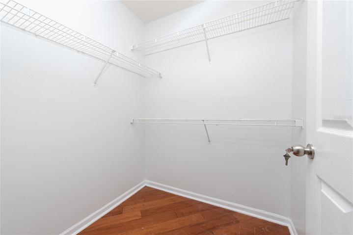 Walking Closet Bedroom 2