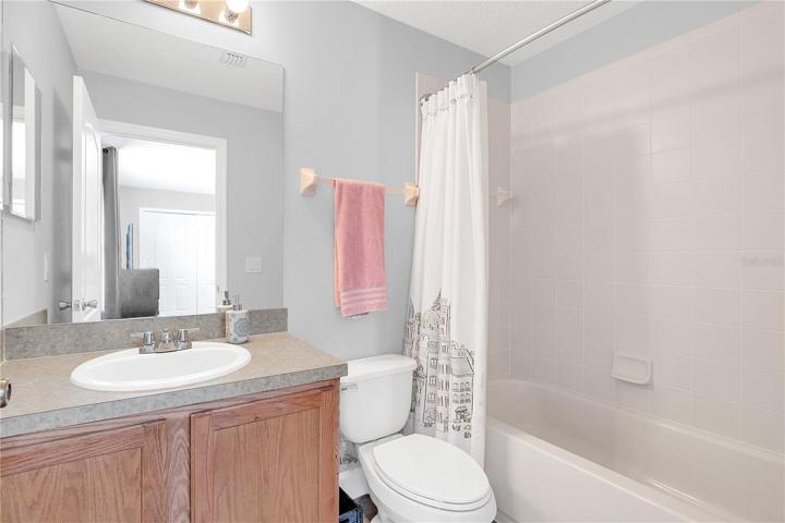 bathroom 2 in suite