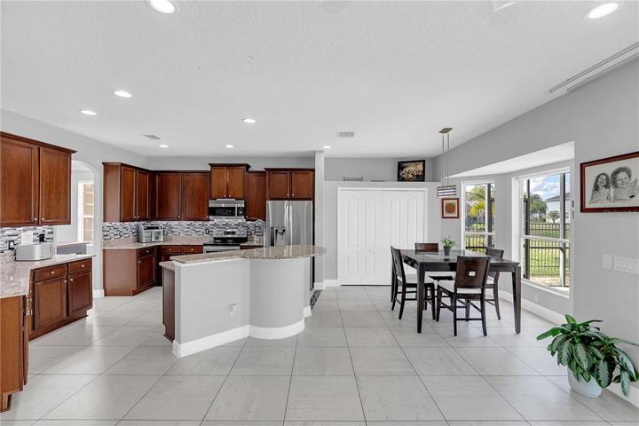 Kitchen b-fast nook combo