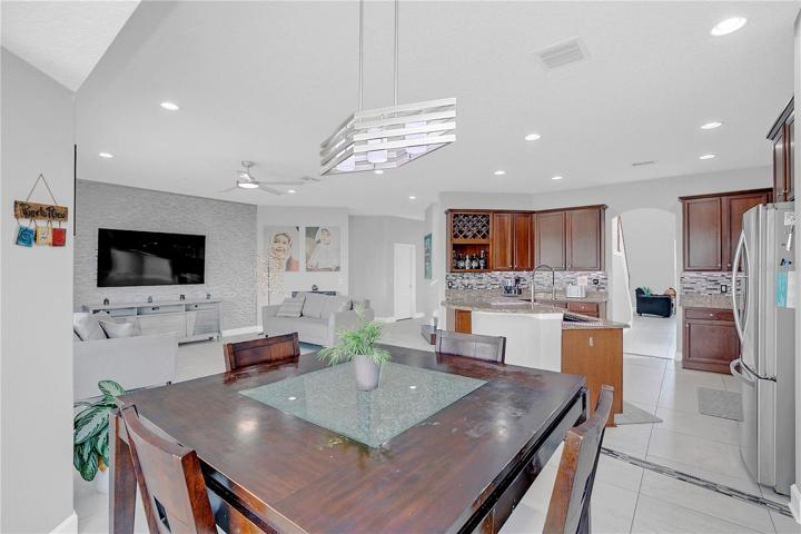 Bfast nook, Kitchen combo