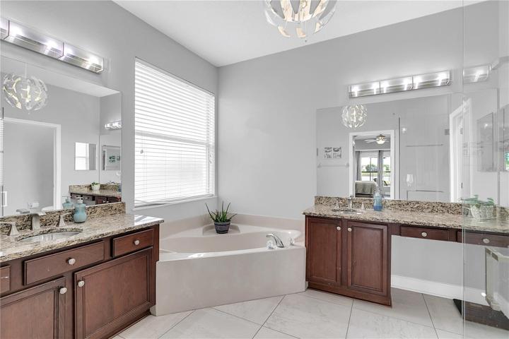 Doble vanity master bath