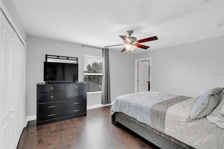 bedroom 1 suite upstairs