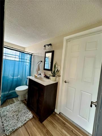 Bathroom 2 (off of bonus room)
