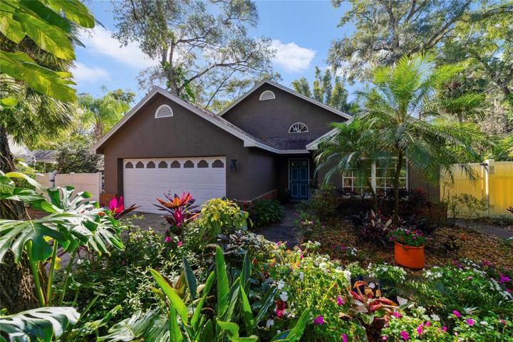 CUSTOM BUILT HOME with ONLY ONE OWNER in the last 32 years!!