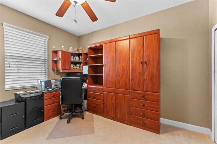 Built-in desk