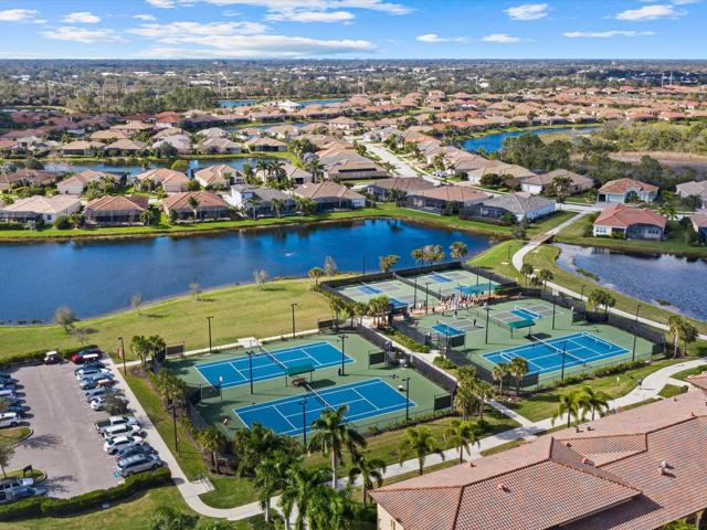 Clubhouse Tennis Courts