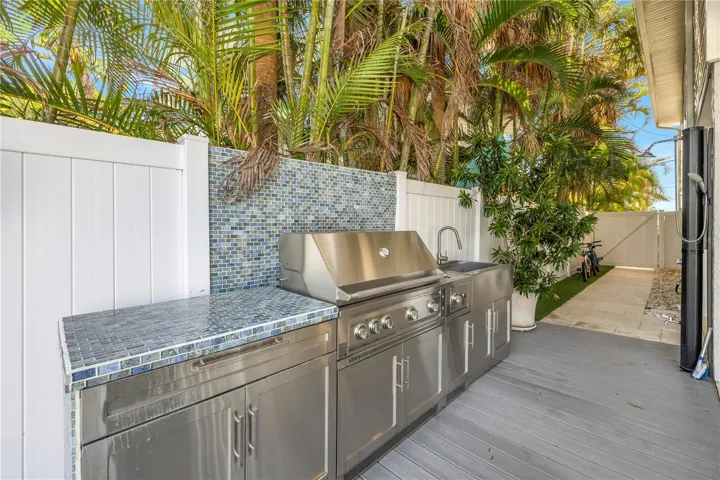 Outdoor Kitchen