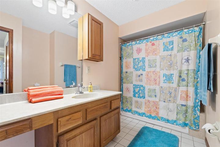 Ensuite bathroom 2