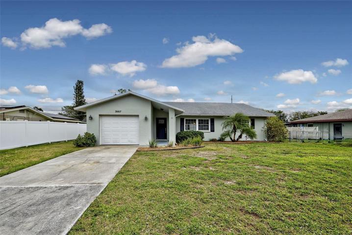 Great curb appeal in this well maintained South Venice home!