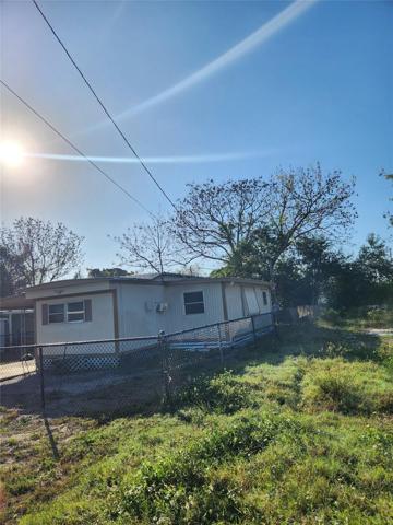 View of side yard
