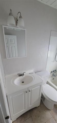 Apt 4 Bathroom
