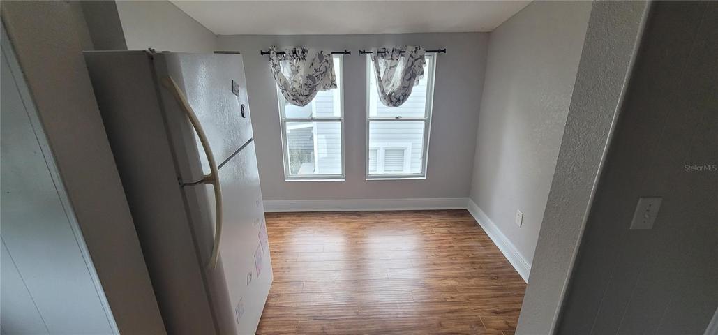 Apt 4 Dining Area