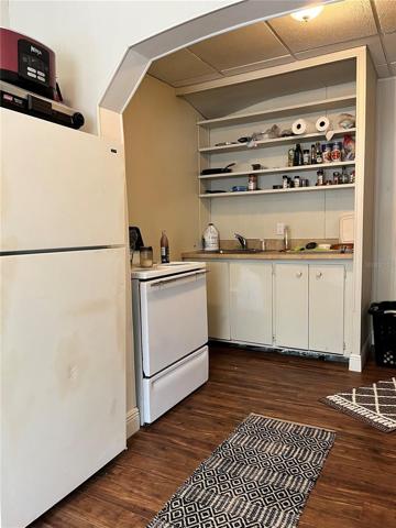 Apt 1 Kitchen