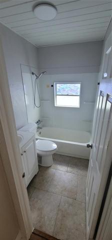Apt 4 Bathroom