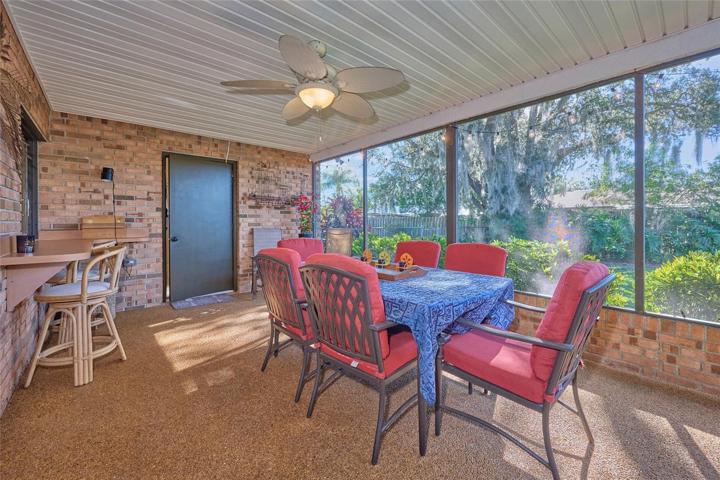 Large lanai with pebble floor