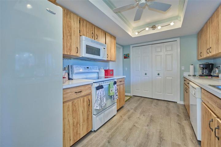 Closet pantry