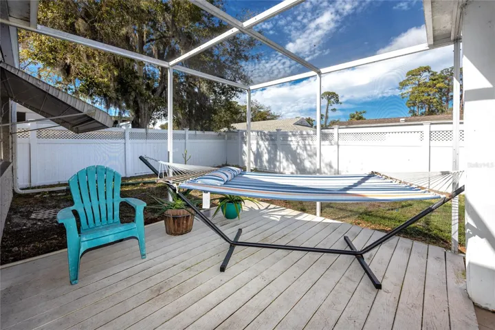 Spacious Screened in porch