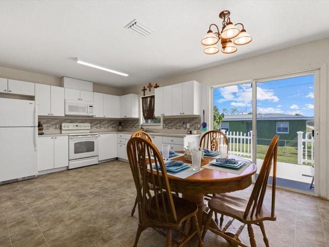 Spacious Dining and Kitchen Combination