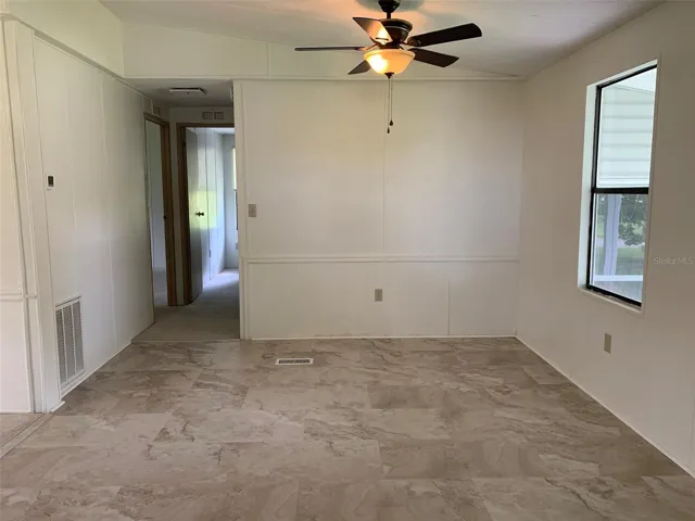 Dining area. Open and bright.