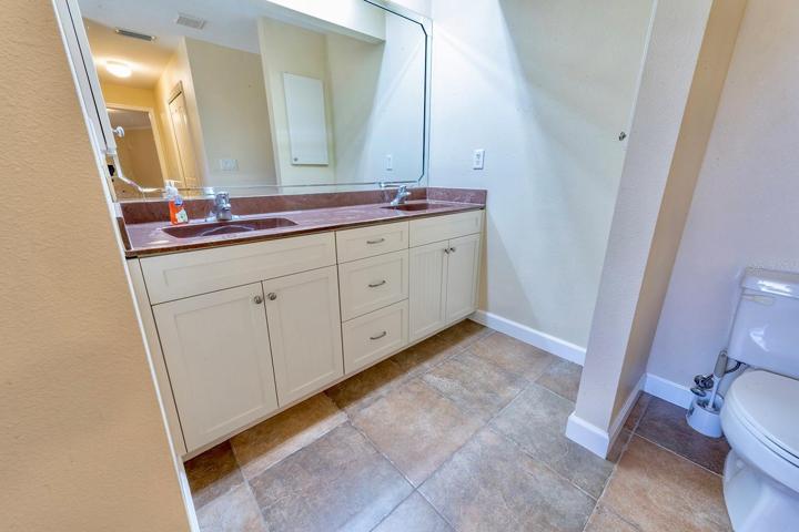 Master bath with dual sinks