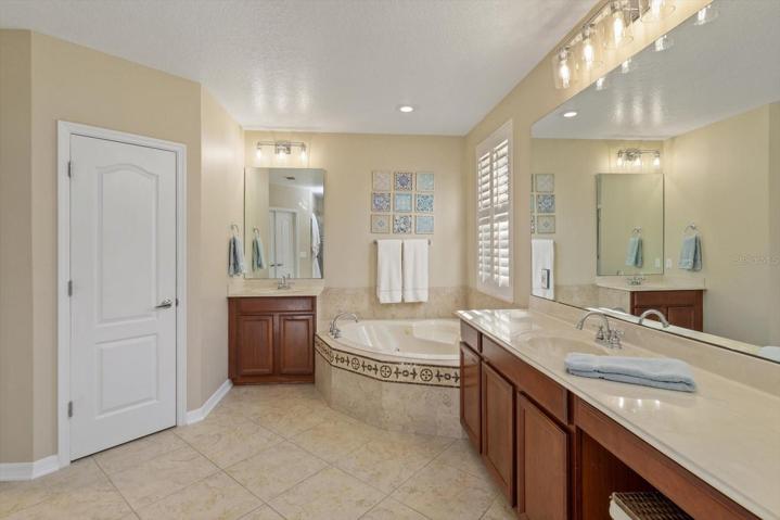 16.5' x 11' primary bath with jetted soaking tub and double vanities