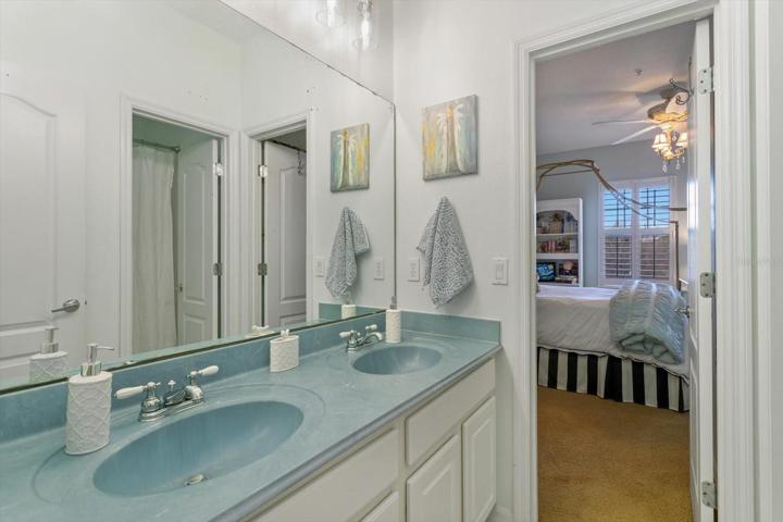 Jack-and-Jill bath joins 2 of the upstairs guest bedrooms